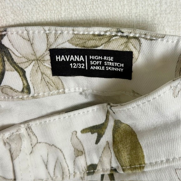 Buffalo David Bitton Floral Print White Cropped Pants Women's Size 12 - Picture 10 of 11